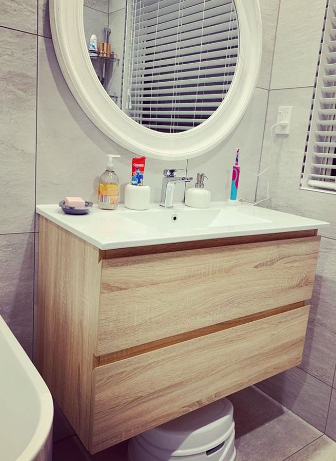 PLYWOOD NELSON 1000 LIGHT OAK WALL HUNG VANITY WITH CERAMIC TOP