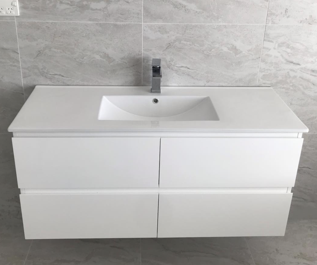 PLYWOOD NELSON 1500 WHITE WALL HUNG VANITY (SINGLE BASIN) WITH CERAMIC TOP
