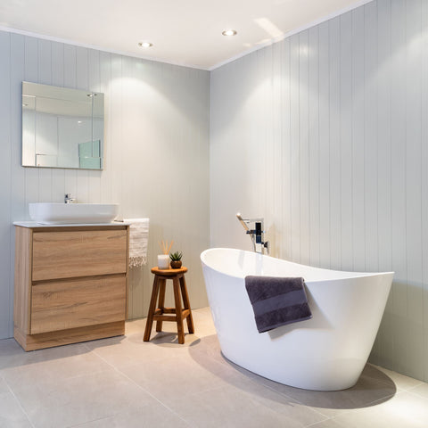 ADESSO WHITE FREE-STANDING BATHTUB 1700W - Bathroom Clearance