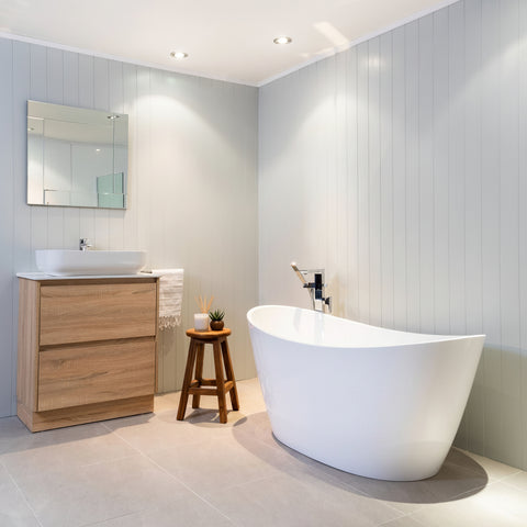 ADESSO WHITE FREE-STANDING BATHTUB 1500W - Bathroom Clearance